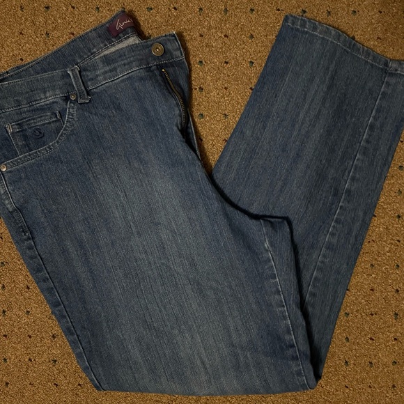 Gloria Vanderbilt Denim - Size 18W Gloria Vanderbilt Women’s Classic Blue Straight Jeans